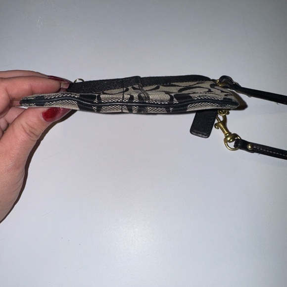 Beautiful Coach Signature Brown and Black Wristlet - Picture 7 of 10